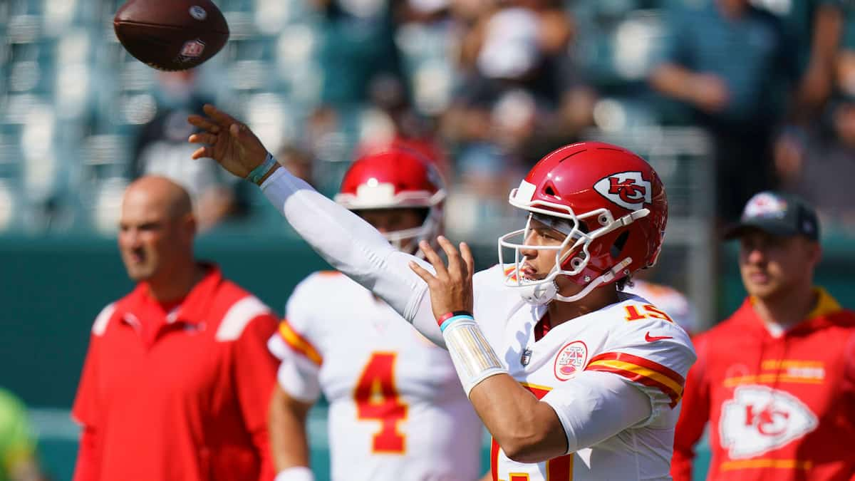 KC Chiefs vs. Raiders: Writers predict Kansas City victory in Week 10