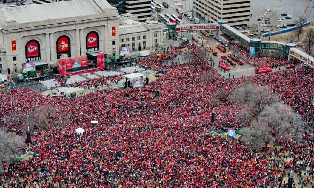 Estimated 800,000 People Show Up For Royals' World Series Championship  Parade