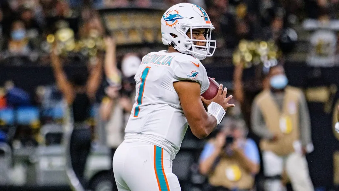 Denver Broncos vs. Miami Dolphins Predictions: 7 Crucial Stats and Players  To Watch Include Raheem Mostert, Josey Jewell