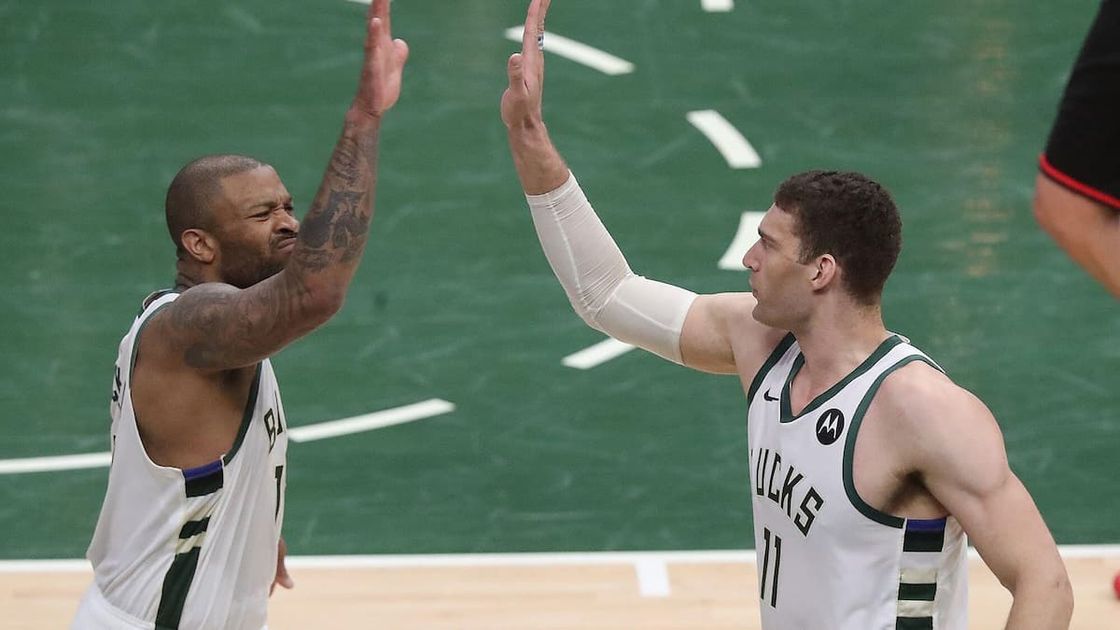 Suns vs Bucks Predictions, Spread, Picks (Game 4)