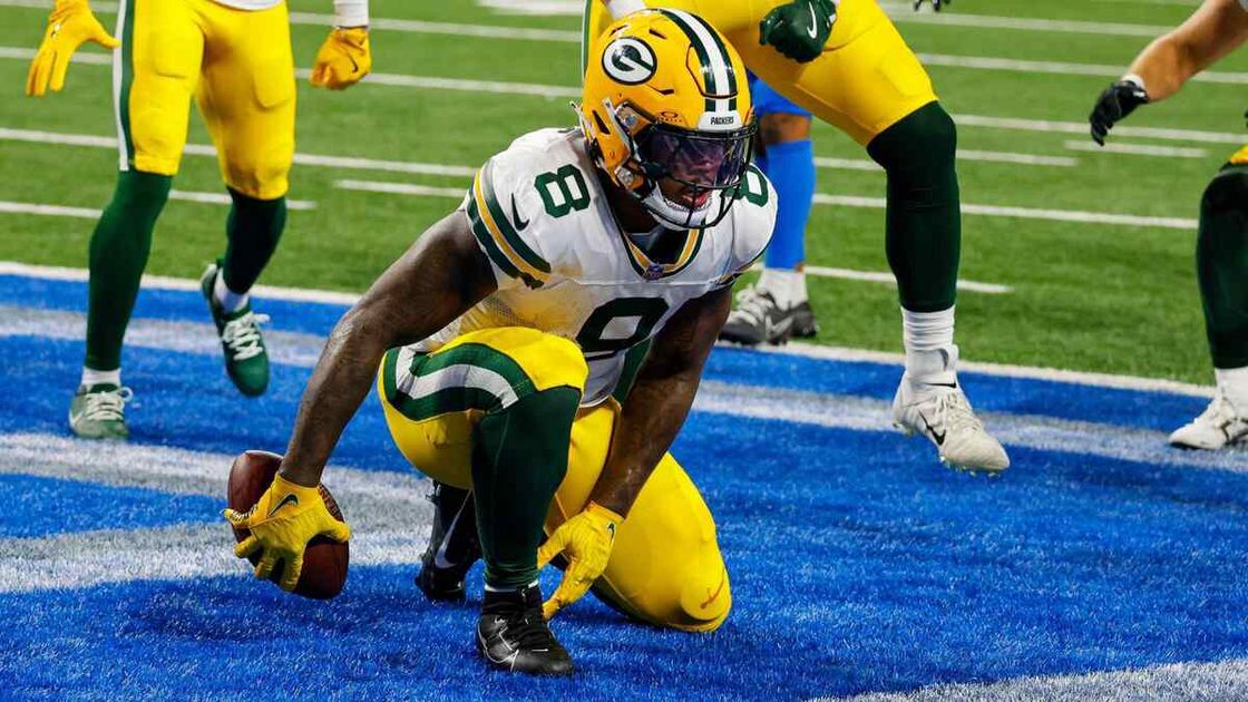 Packers vs. Seahawks SNF Picks, Predictions & Props - NFL Week 15